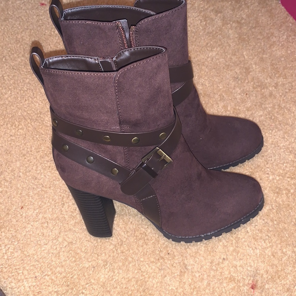 Brown zip up boots
